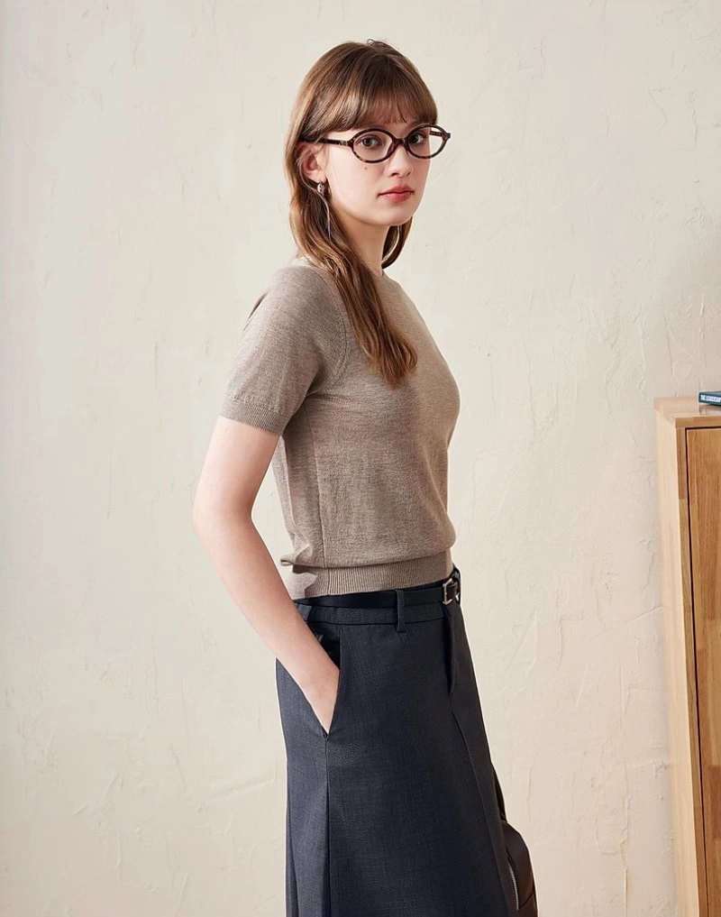 Women's 100% Wool Short-Sleeve Sweater – Lightweight Knit Top, Perfect for Layering in Autumn and Winter - Image 2