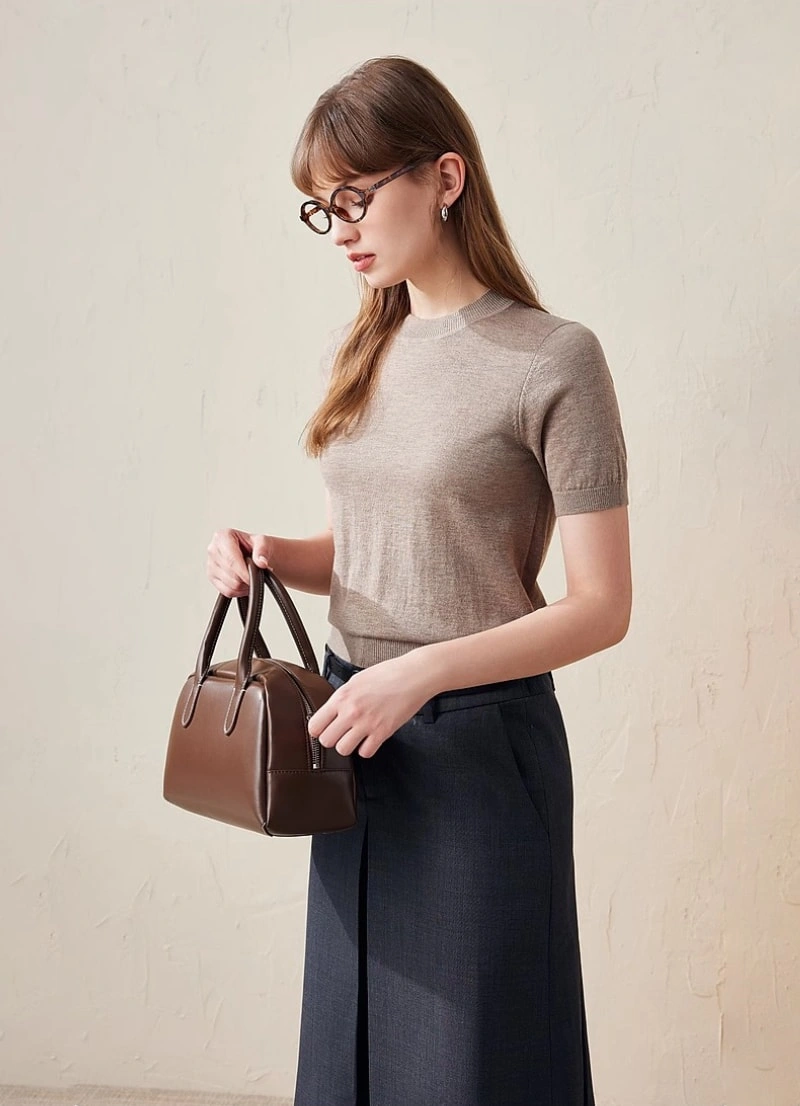 Women's 100% Wool Short-Sleeve Sweater – Lightweight Knit Top, Perfect for Layering in Autumn and Winter - Image 3